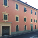 Facciata Dipinta a Calce con cornici a trompe l'oeil e zoccolatura a finta pietra