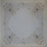 Soffitto con decorazione ornamentale neobarocca