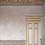 Fregio decorato a calce
